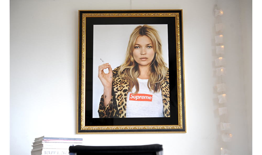 Supreme ケイトモス（Kate Moss）のポスターを販売 ー NOISEKING