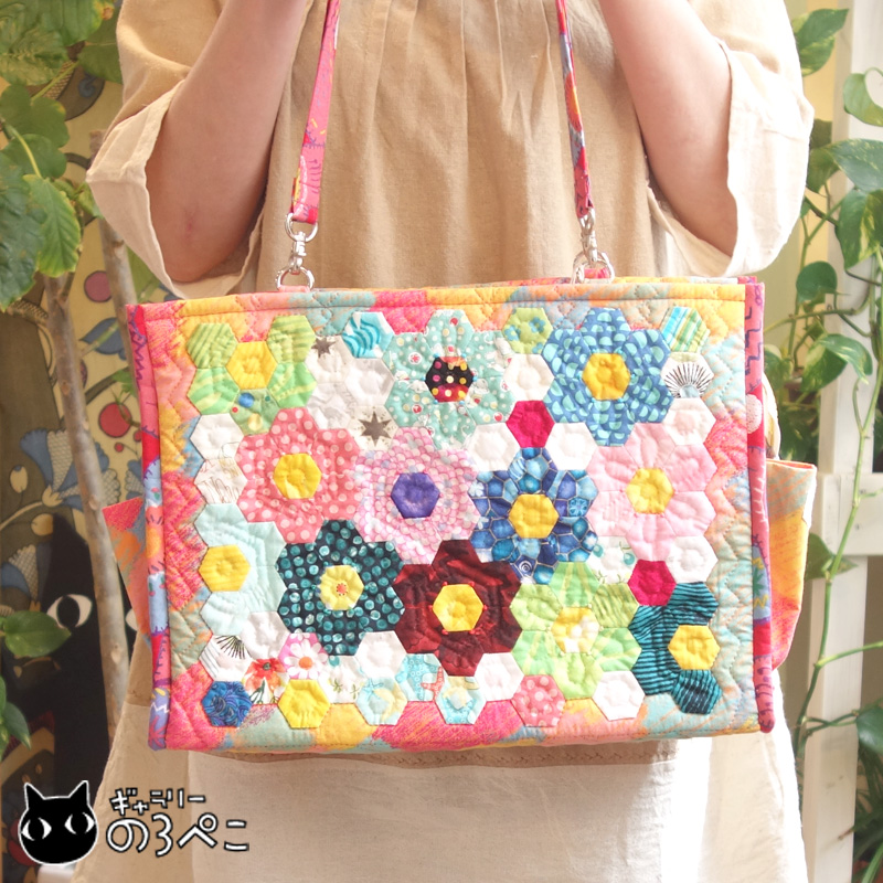 ヘキサゴンパッチワークのキルトバッグ | ギャラリーのろぺこ