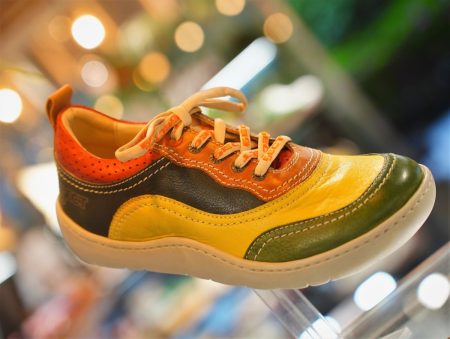 プロフェッショナルシューフィッティングのさか｜靴｜金沢市 ｜ 見る人