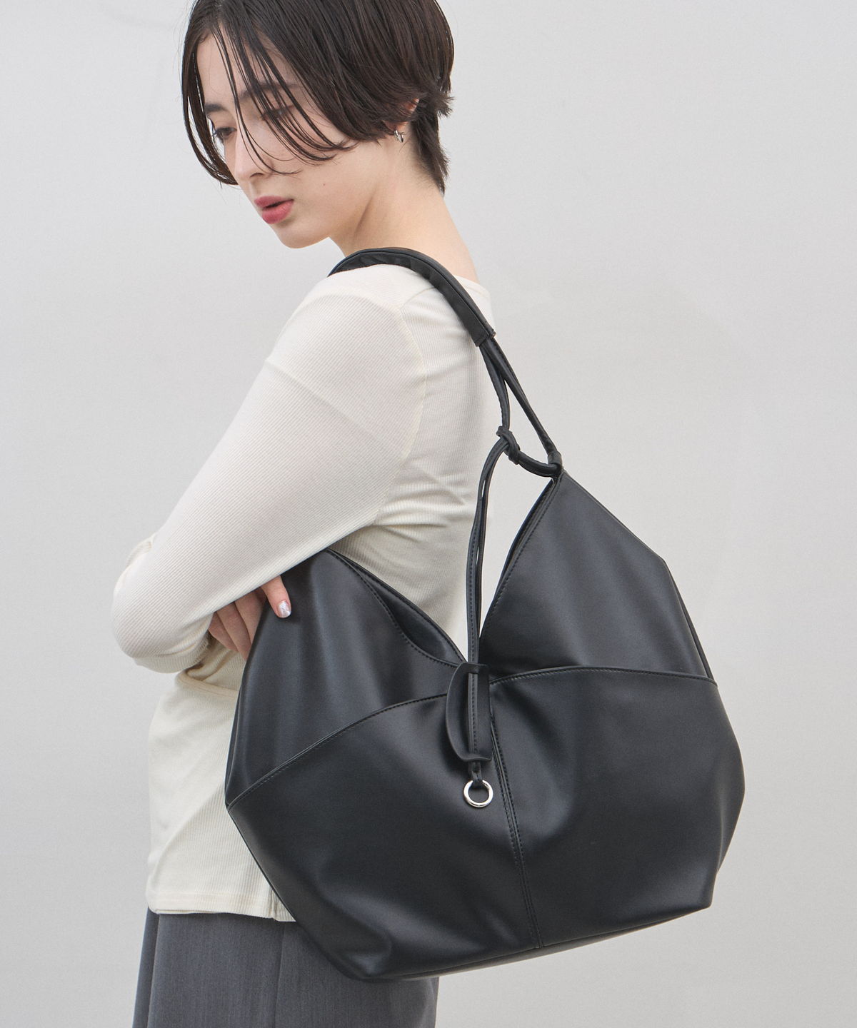 オフィシャルサイト限定】フェイクレザー切り替えデザイン台形