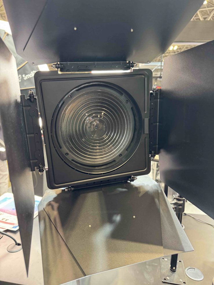 SmallRig RA-F150 Fresnel Lens First Look - Newsshooter