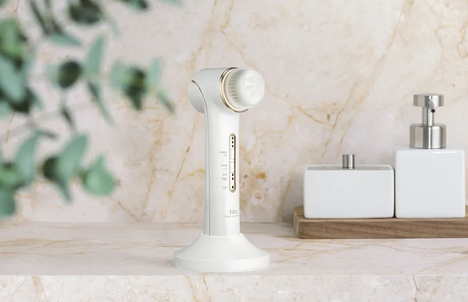 音波洗浄」と「温熱ケア」の機能を搭載した家庭用温熱プレート付き音波