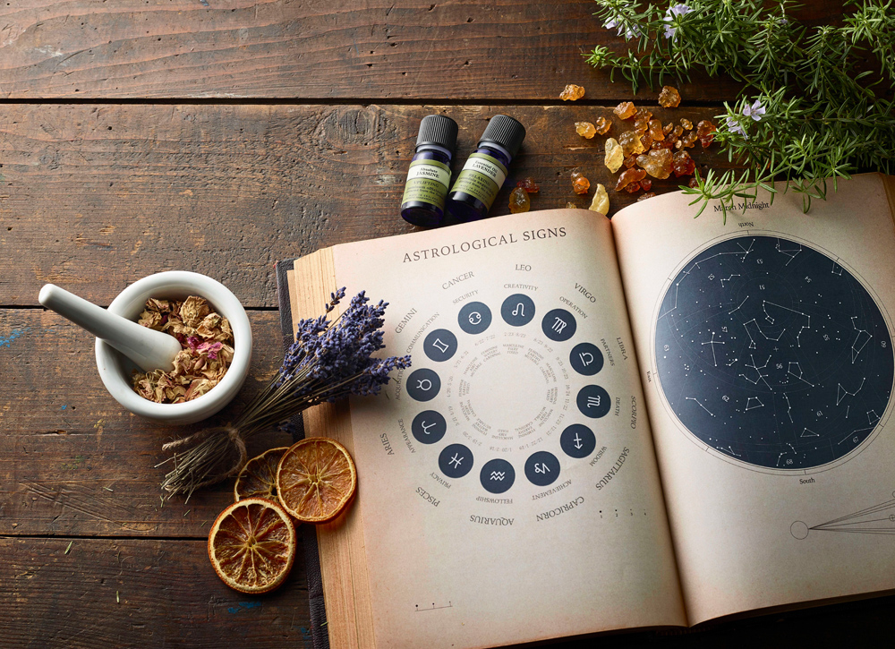 アロマとハーブと占星術 | ホリスティックスクール | ニールズヤード
