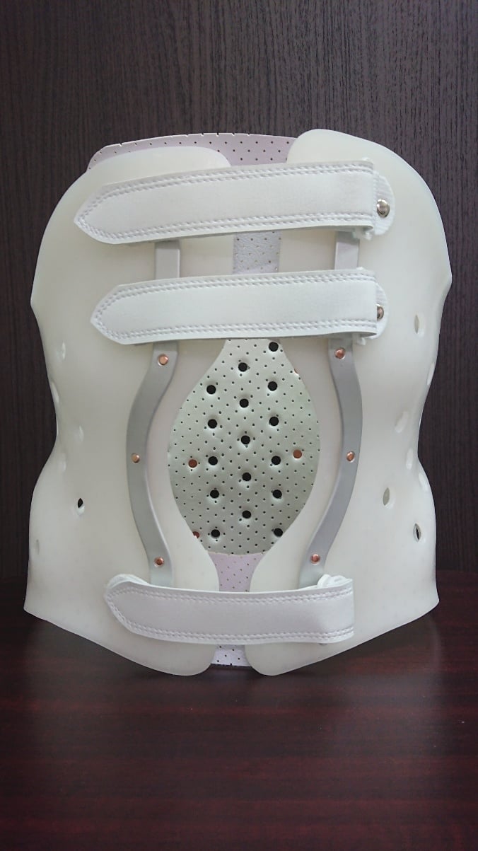 胸腰椎用硬性コルセット