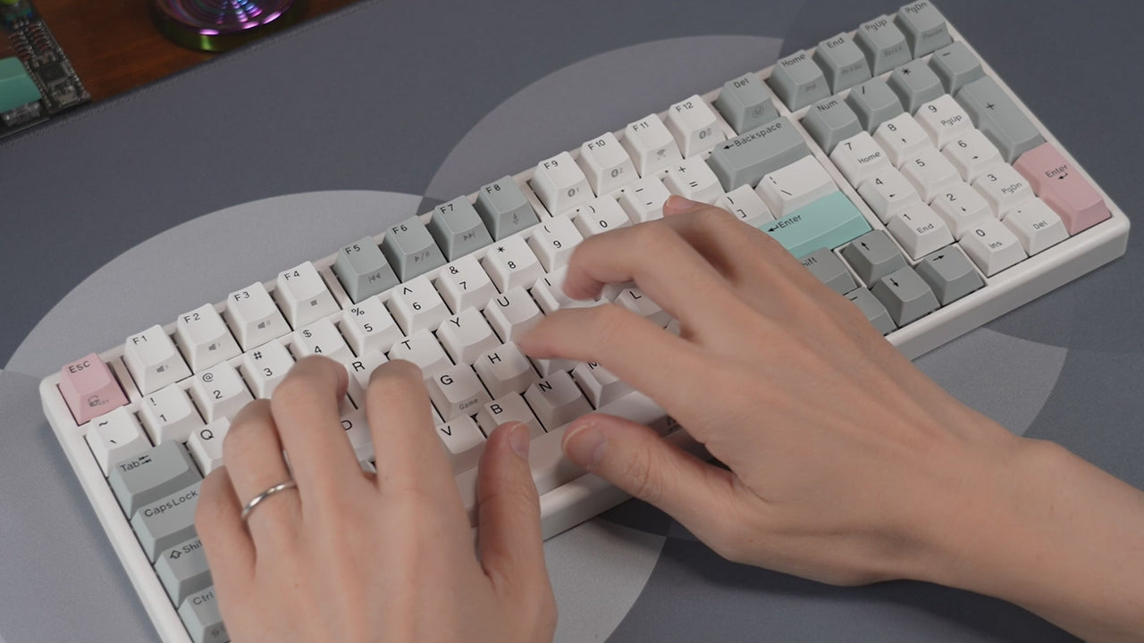 NiZ ブラックキーボード | シックデザインの静電容量無接点キーボード