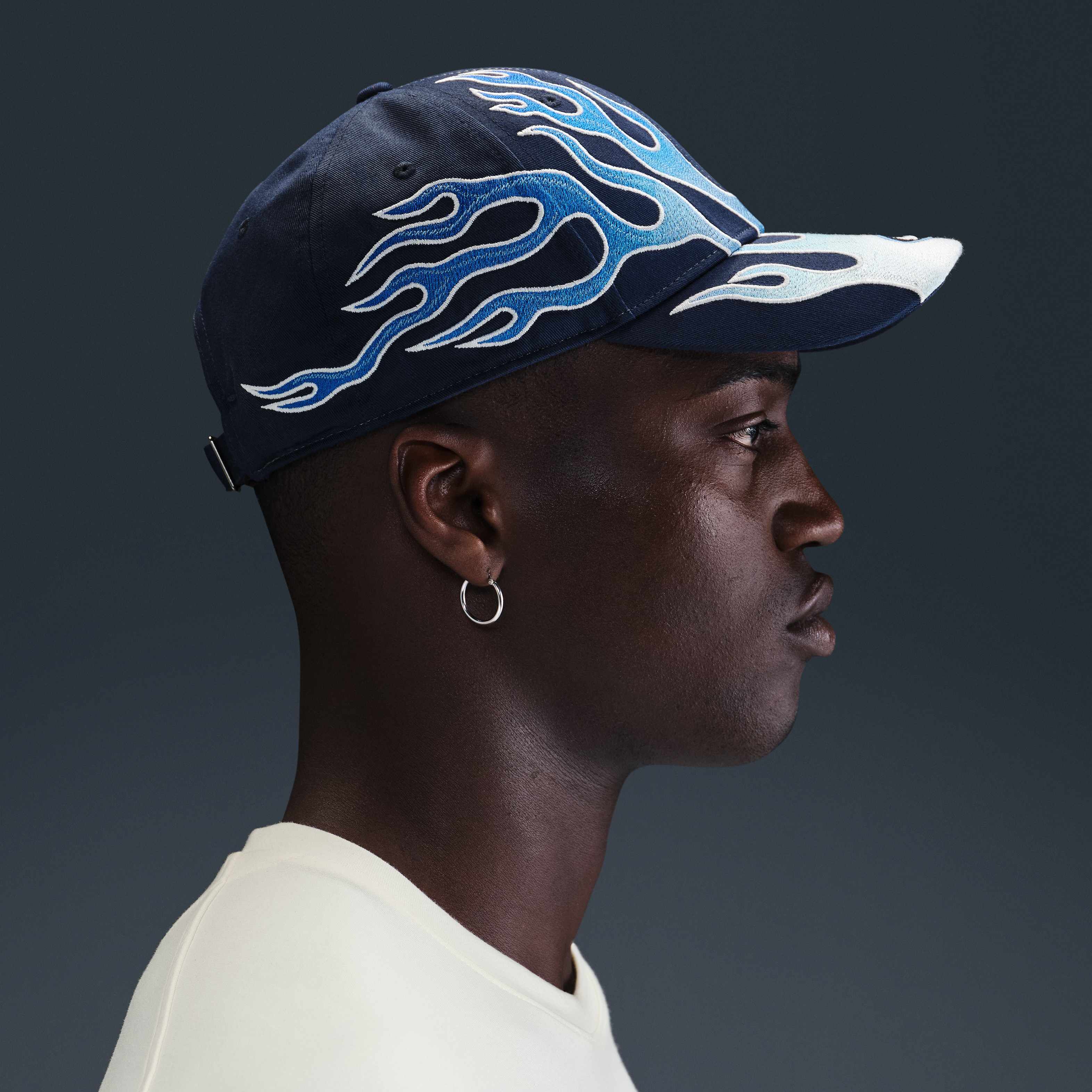 Buy Nike Club Cap Structured OG Flame Cap - Midnight Navy @ Nike UAE