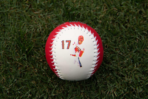 大谷翔平MVP記念ボール販売 本拠地アナハイムの店にグッズ続々