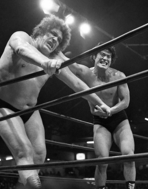 写真特集】「燃える闘魂」アントニオ猪木さんの足跡を振り返る