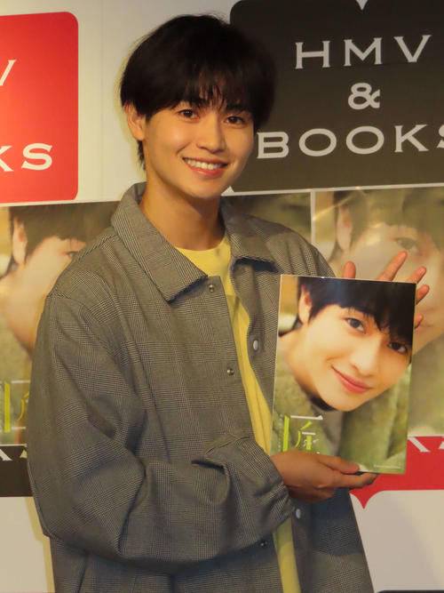 西垣匠、初写真集は母校で撮影 フェンシング日本代表だった高校時代の