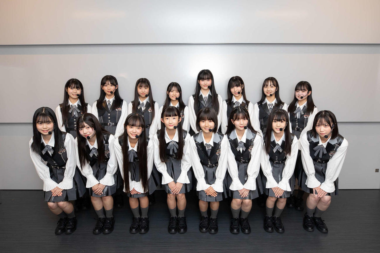 HKT48新メンバー7期生16人お披露目、48グループ最年少12歳呉優菜の