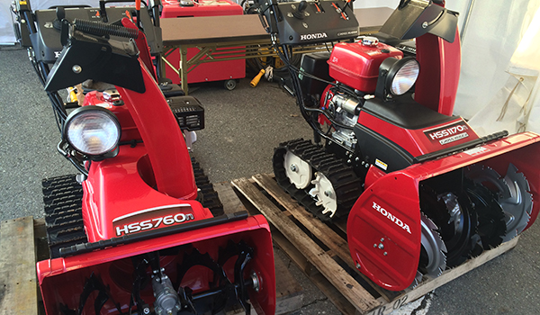 建機で除雪！【基本編】 | 建機で除雪！ | Cat 建機 研究所｜日本