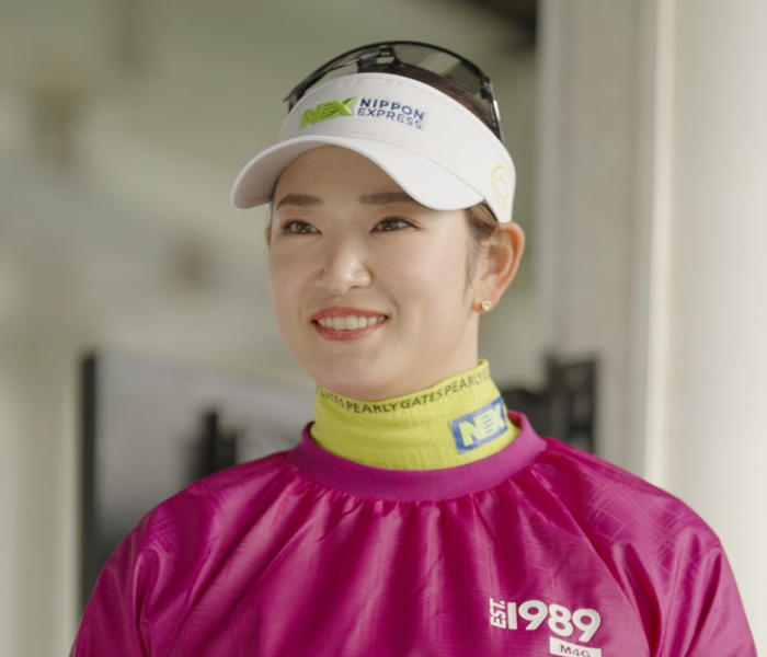 NIPPON EXPRESSホールディングス所属の原英莉花プロ、NXロゴのサン