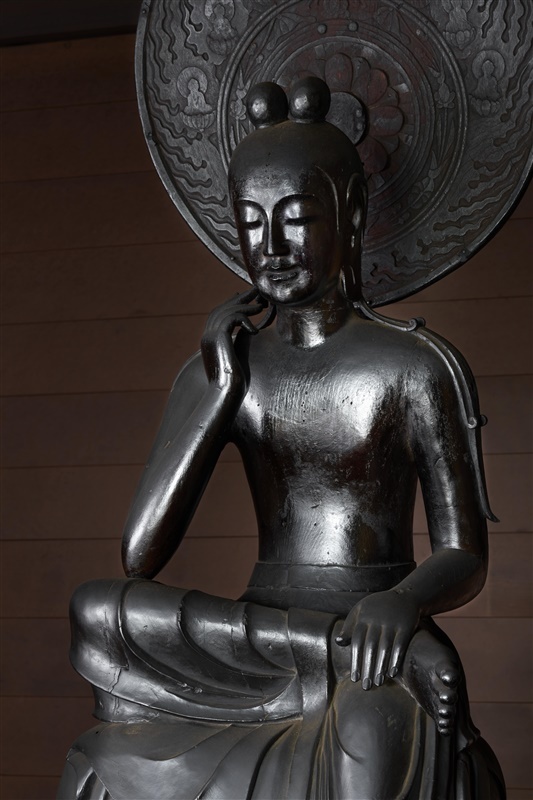 国宝 菩薩半跏思惟像（伝 如意輪観音）＝飛鳥時代、7世紀。奈良・中