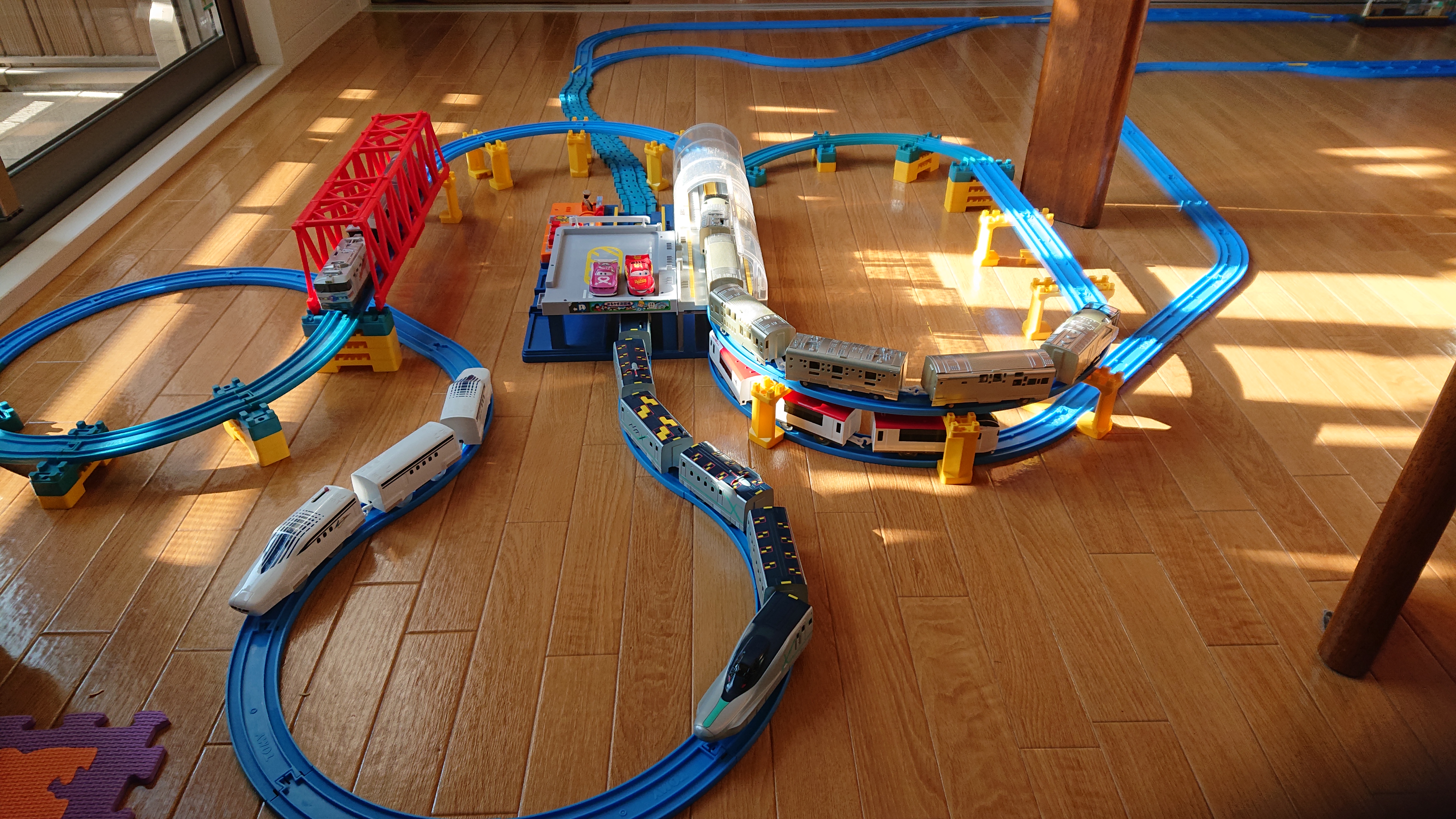 プラレールの線路を作る時に「まがレール」があるととっても重宝します