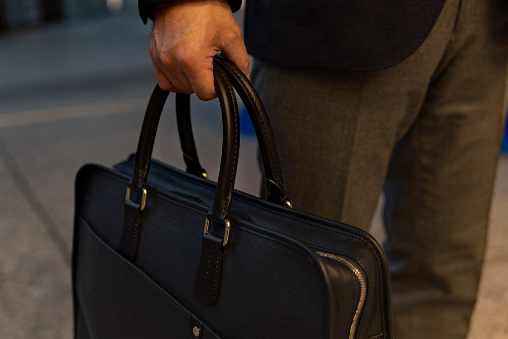 30-40代には小慣れたレザーブリーフを。｜プログレス ブリーフケース