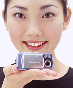 News and Information 本体質量87gの小型・軽量サイズを実現した新