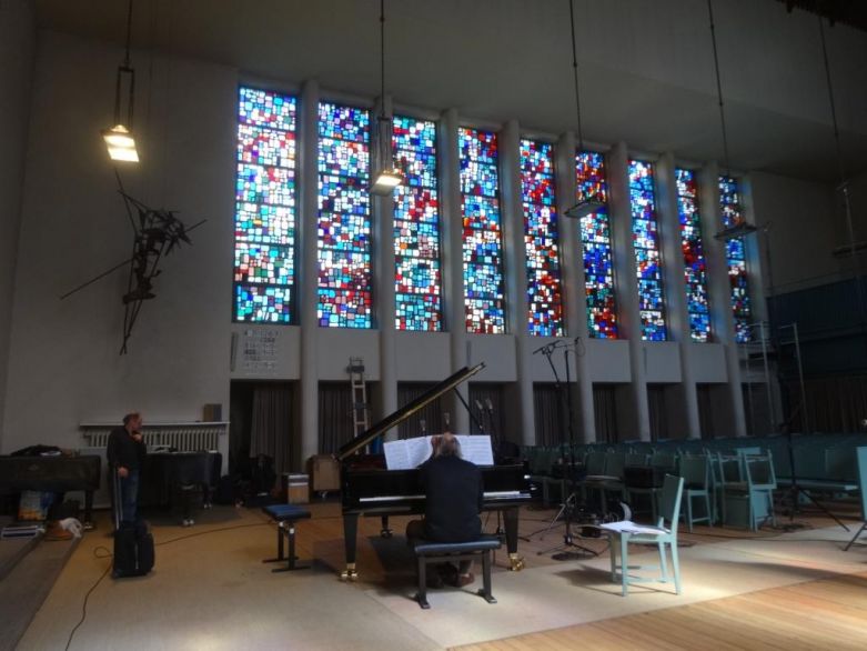 2016年4月 ベルリン、イエス・キリスト教会 | Sony Music