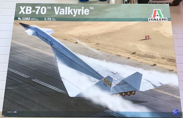 Italeri North American XB-70 Valkyrie 1:72 - build - Scale