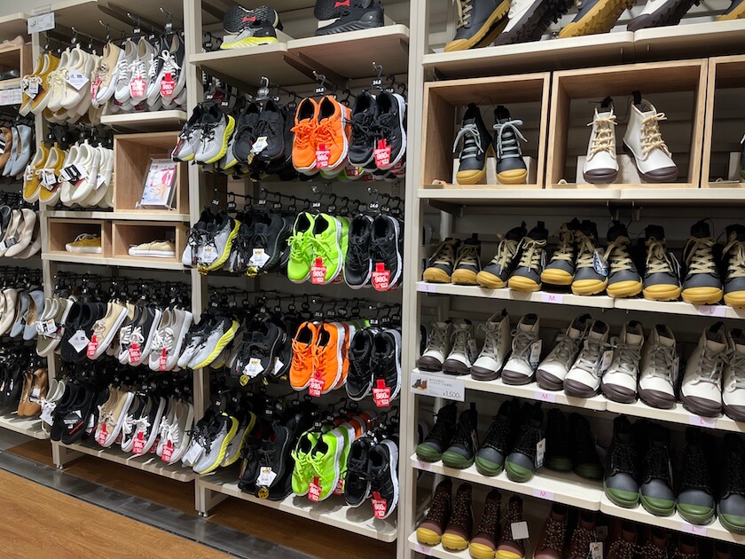 980円スニーカー」でABCマート、チヨダ、Gフットの靴小売3強に挑む