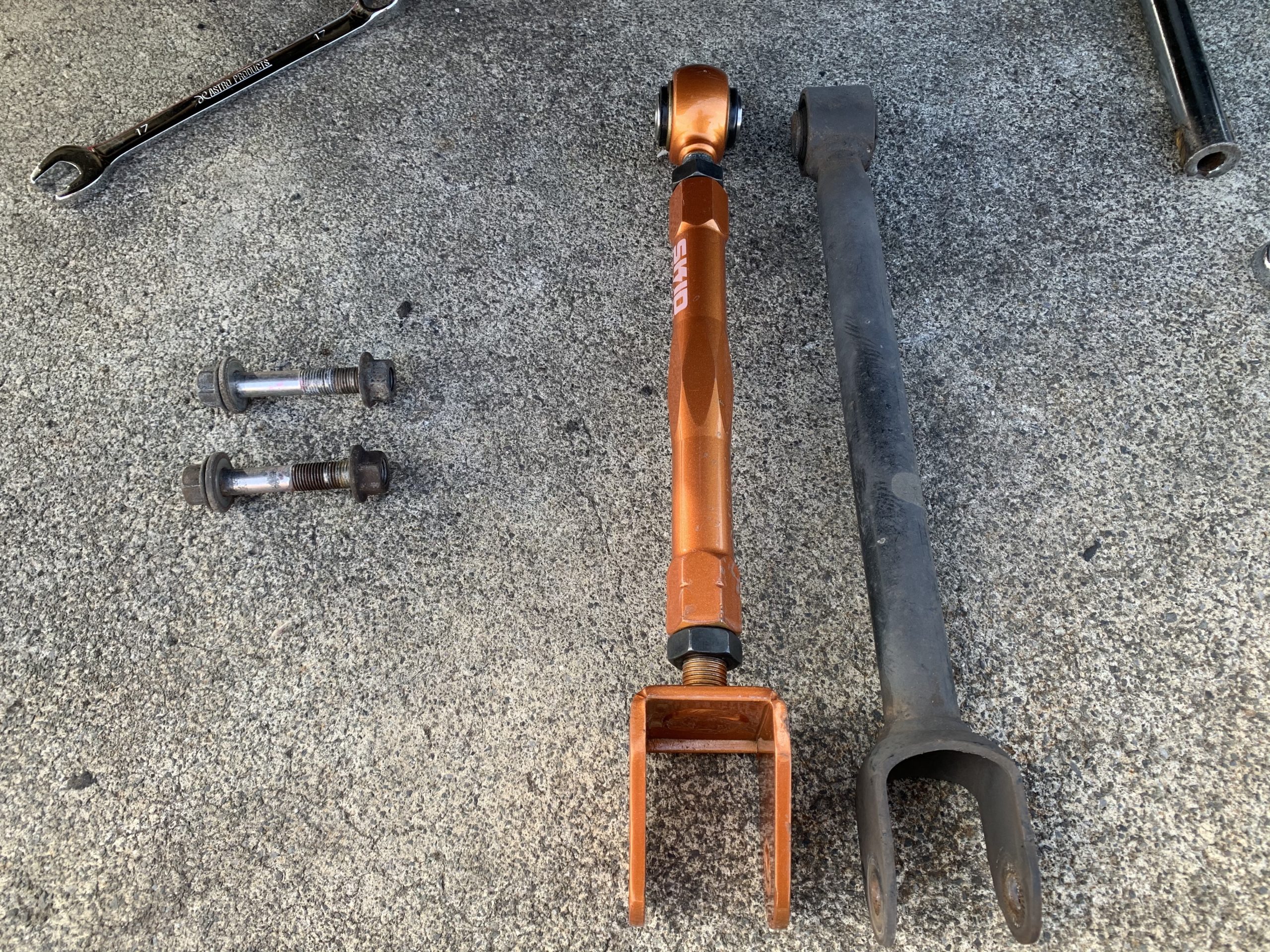 IS250/クラウン】テンションロッドの交換方法 | Freedom