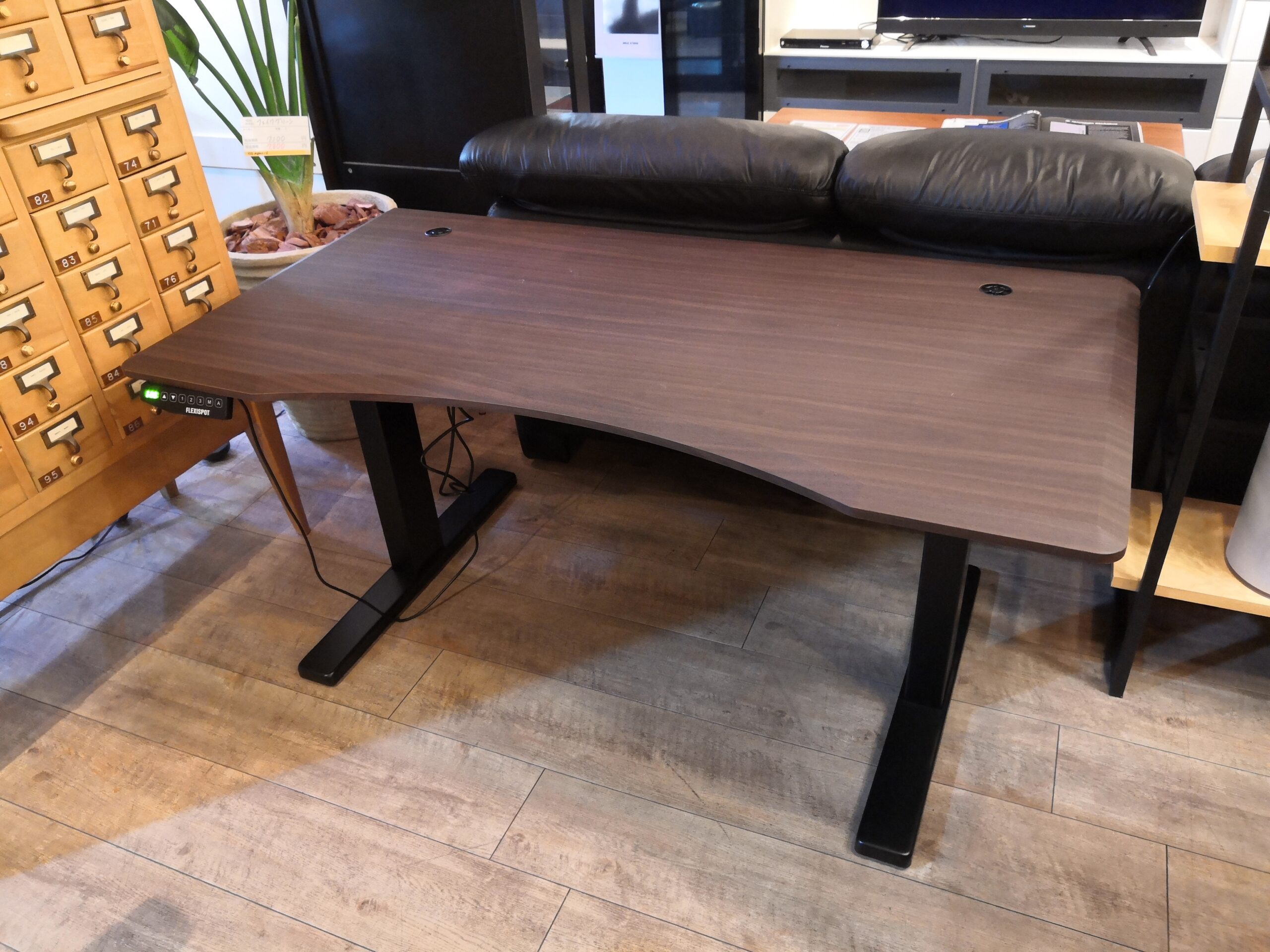 フレキシスポット 電動昇降スタンディングデスク 買取しました