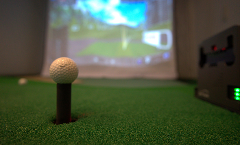 ゴルフシミュレーターSkyTrak（スカイトラック） | 24時間ジムを中心と