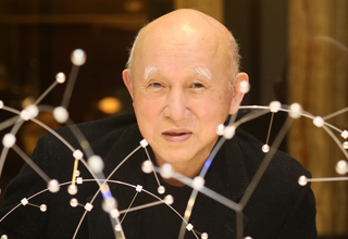 希望をイルミネーションへ。 札幌出身の造形家、伊藤隆道さん | 特集