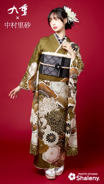 九重 × 中村里砂の振袖-抹茶色|成人記念の新作振袖ご