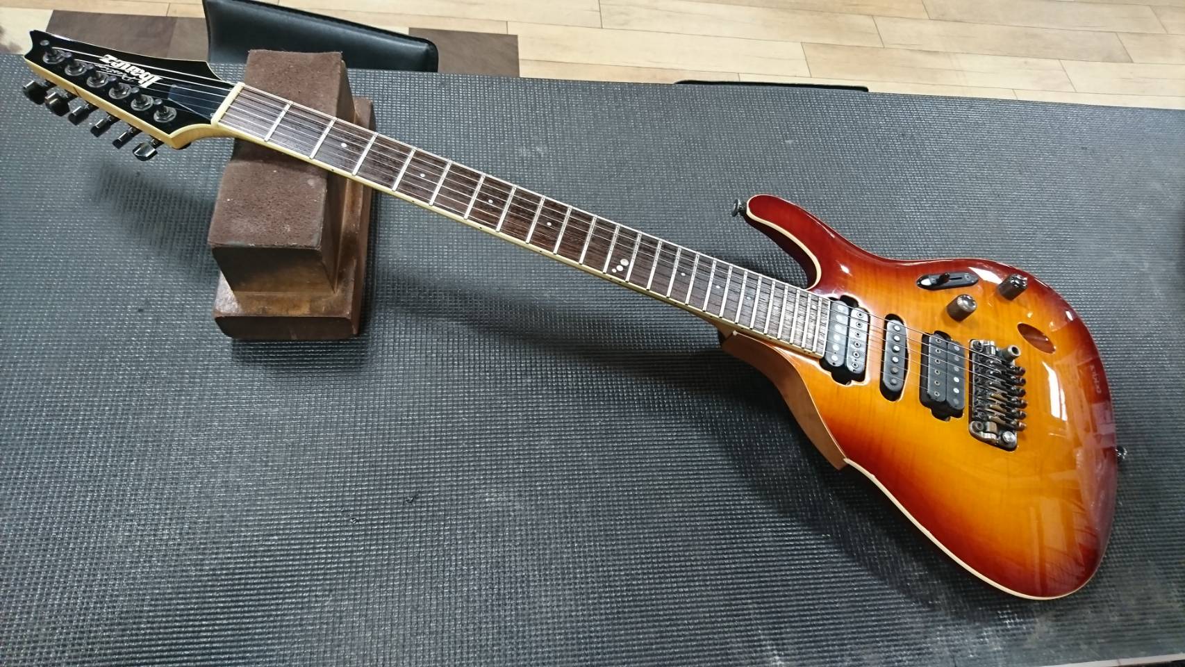 リペアマン山口の大宮で日々リペア69~ レフティー改造 ~ - ギター