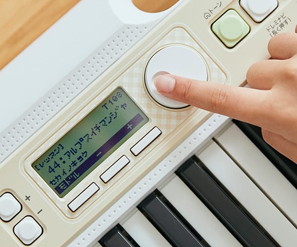 お子様に大人気！光ナビゲーションキーボードの新製品！】CASIO/LK-325
