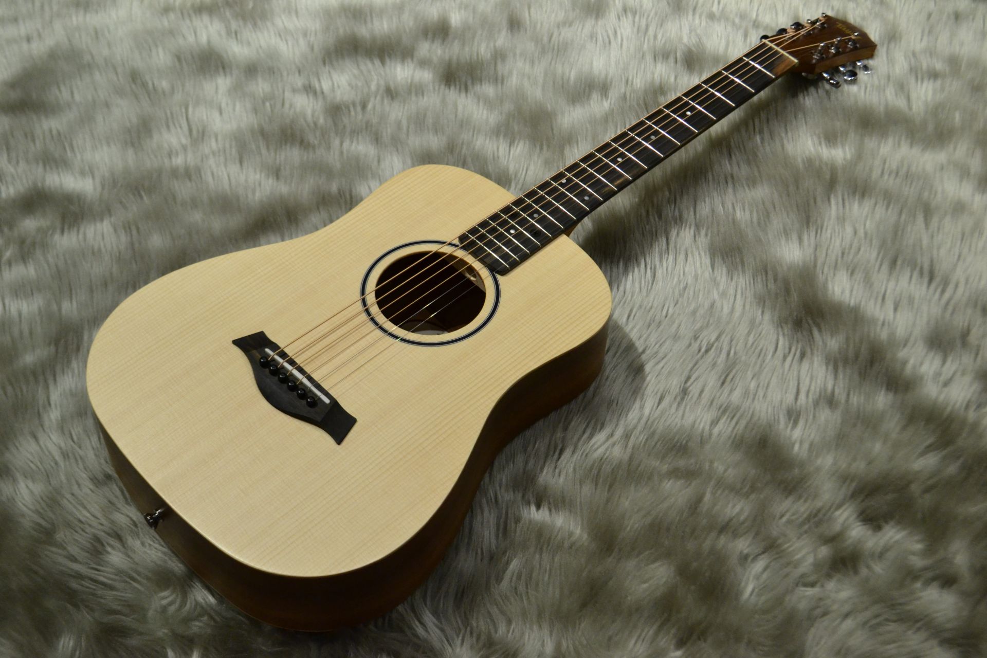 ミニギター】展示強化中！気軽に弾けるミニギターを多数取り扱っており