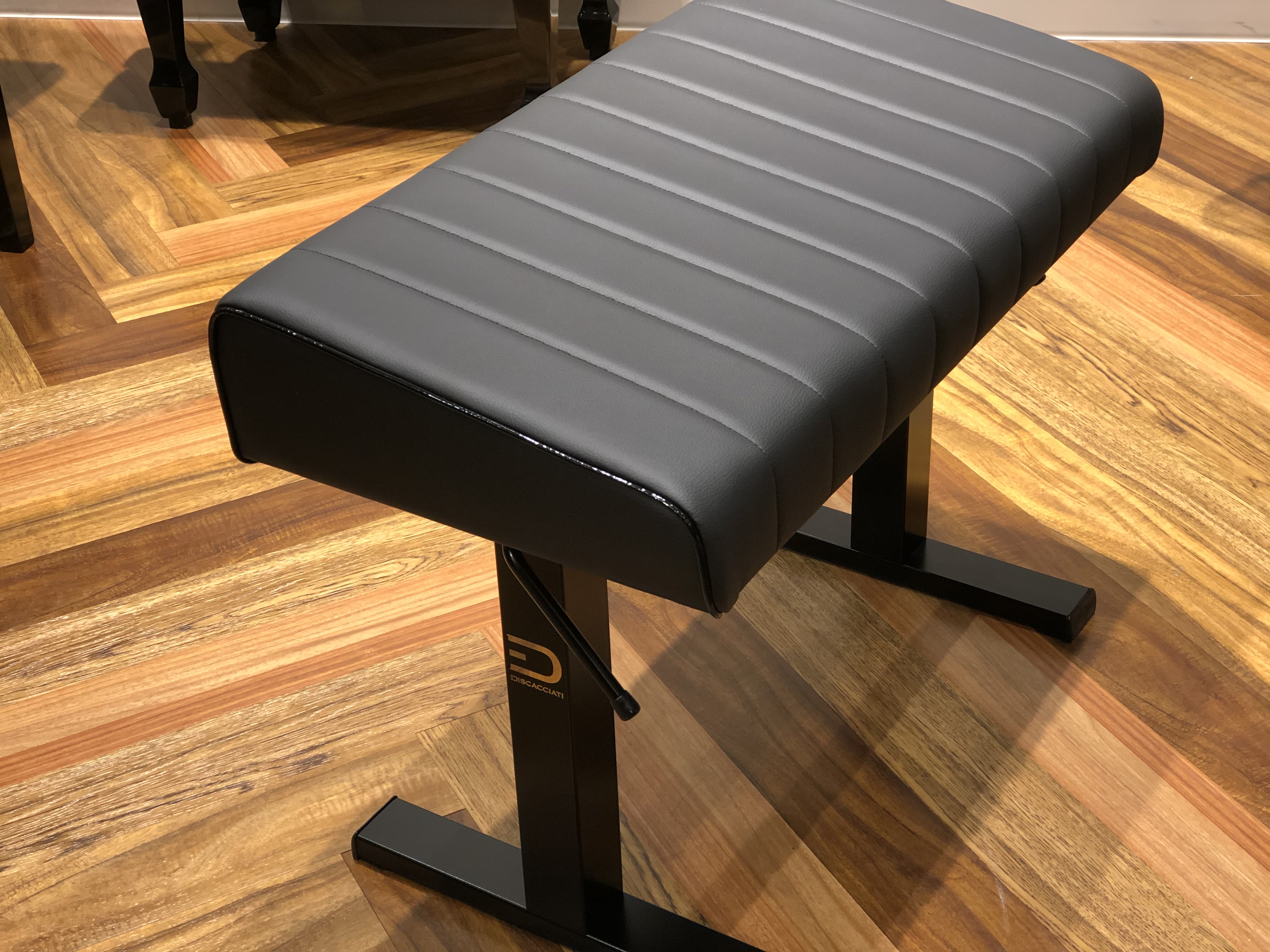 ピアノ教室におすすめ！純イタリア製ピアノ椅子 ディスカチャーチ