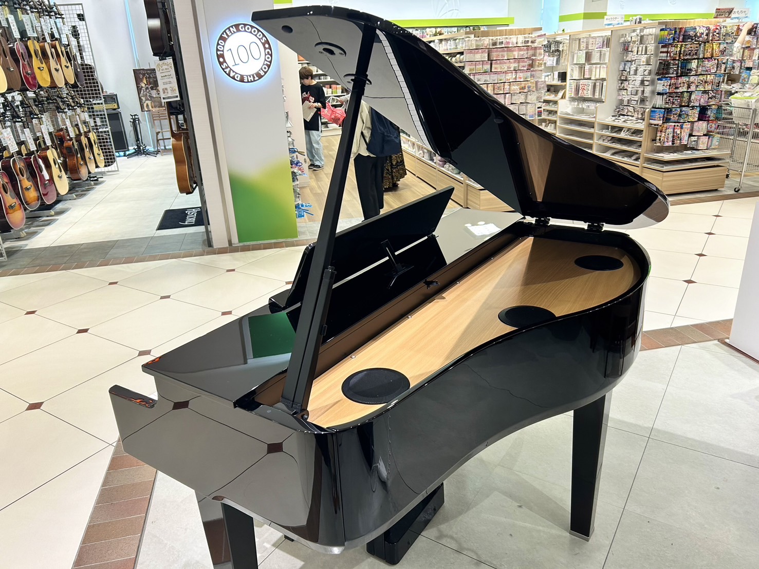 電子ピアノ 】グランドピアノ型電子ピアノ「GP-6」を店頭展示しており