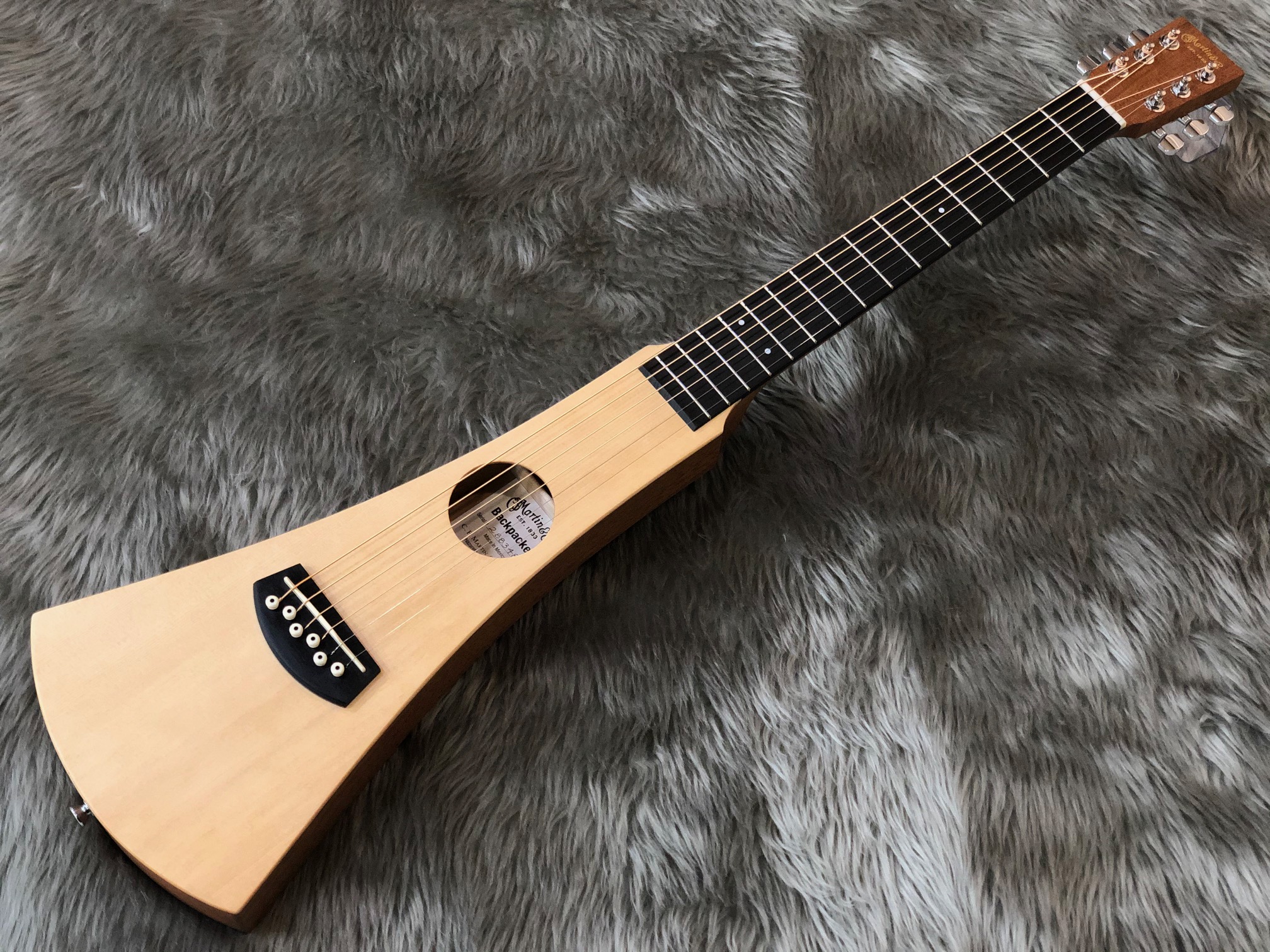 アコースティックギター】無人島生活のお供に?!Martin BACKPACKERのご