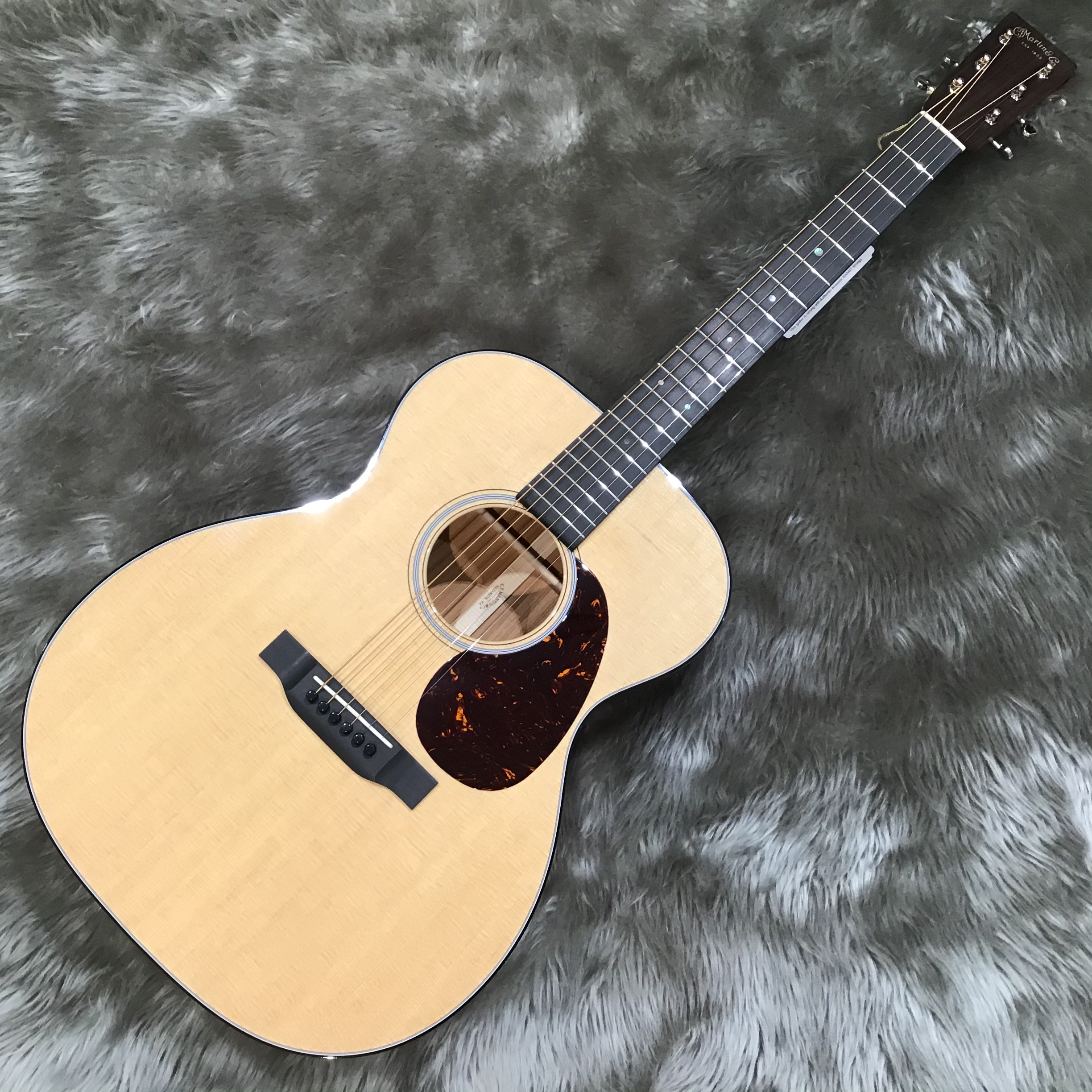 アコースティックギター】Martin(マーチン)カスタムショップ製000-18が