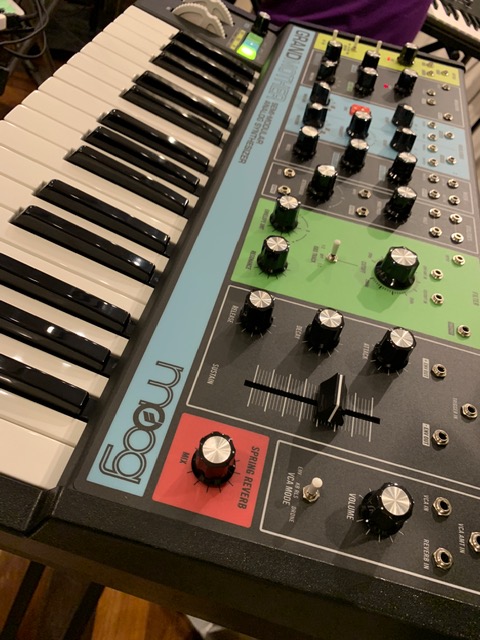 スプリングリバーブ内蔵？！Moogの新作セミモジュラーアナログ