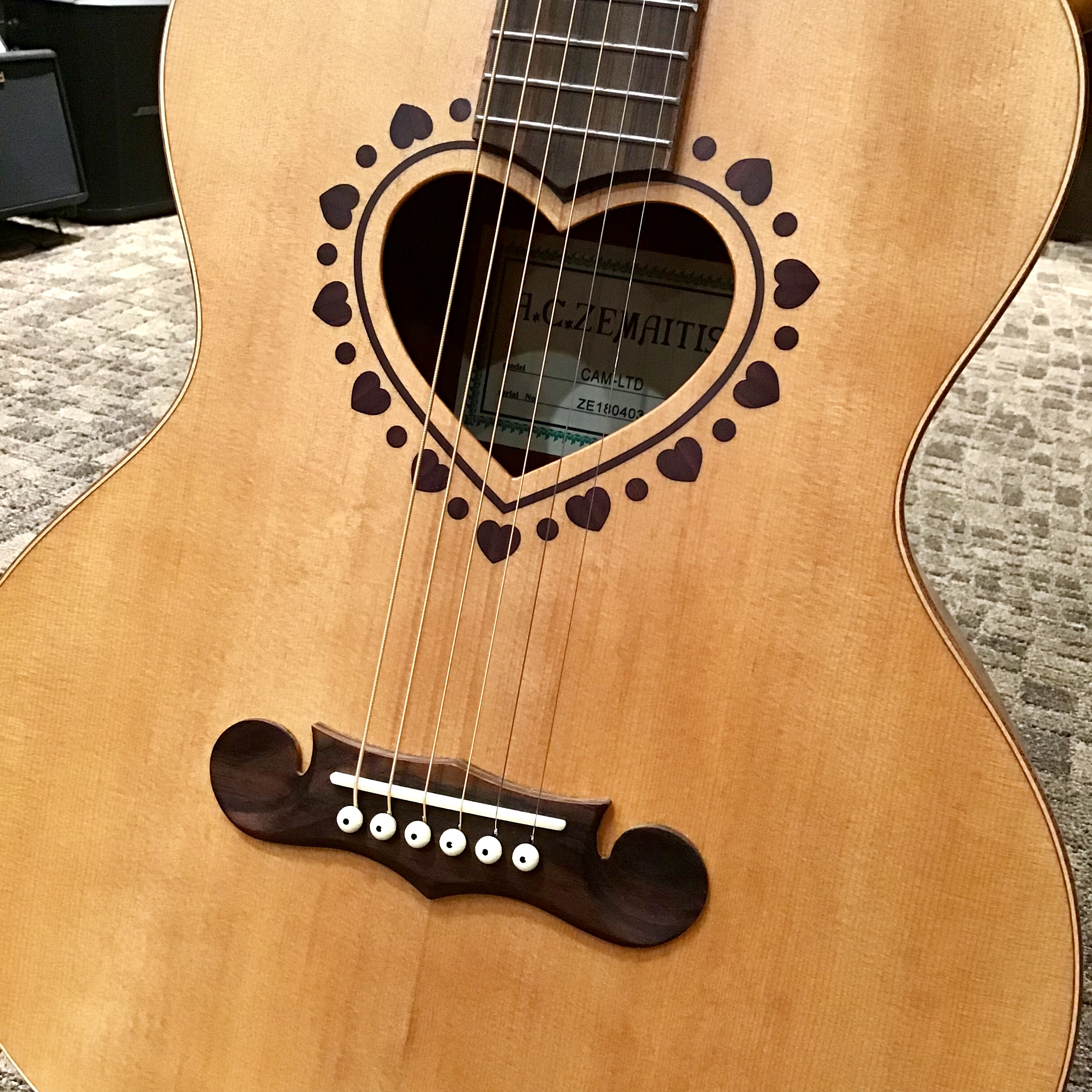 ハートのアコギ！ZEMAITISのとっても可愛いミニギターが入荷しました