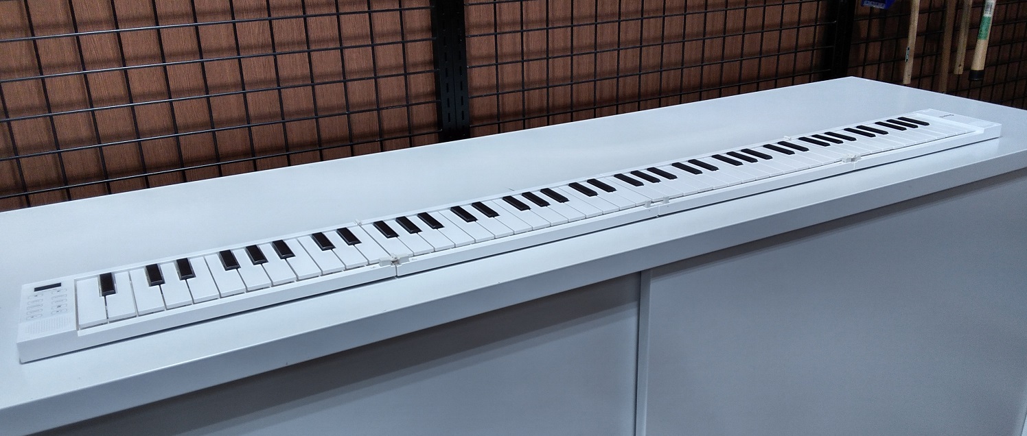 話題の商品】折りたたみ式の電子キーボード『オリピア88』がお店に入荷