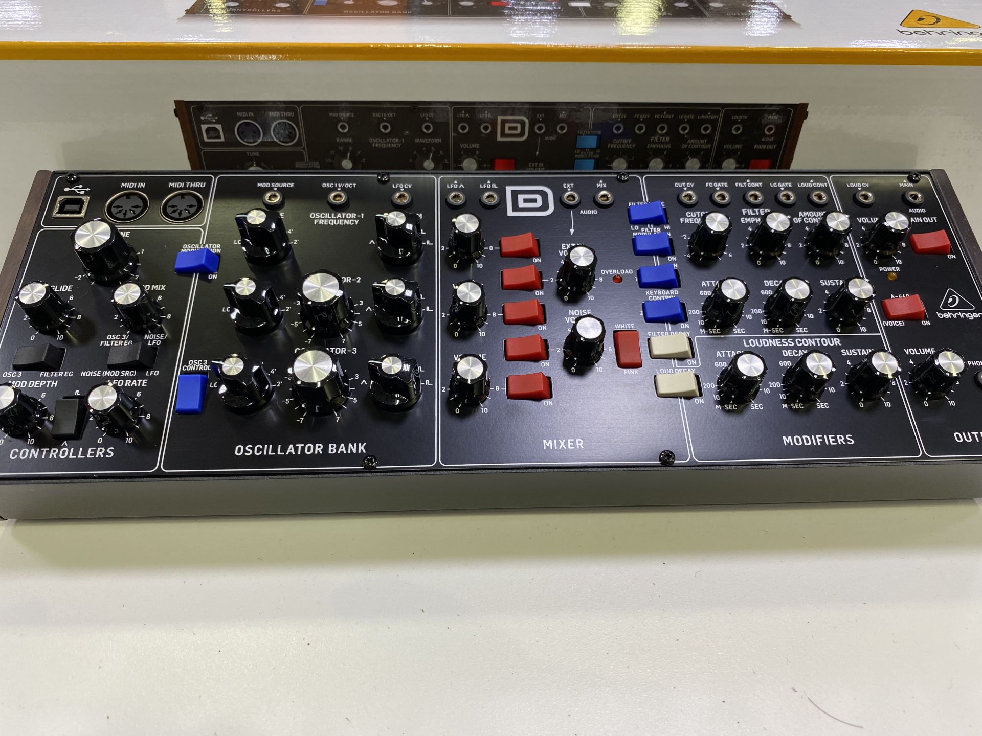 アナログシンセサイザー】あの名機のクローンbehringer / MODEL D入荷