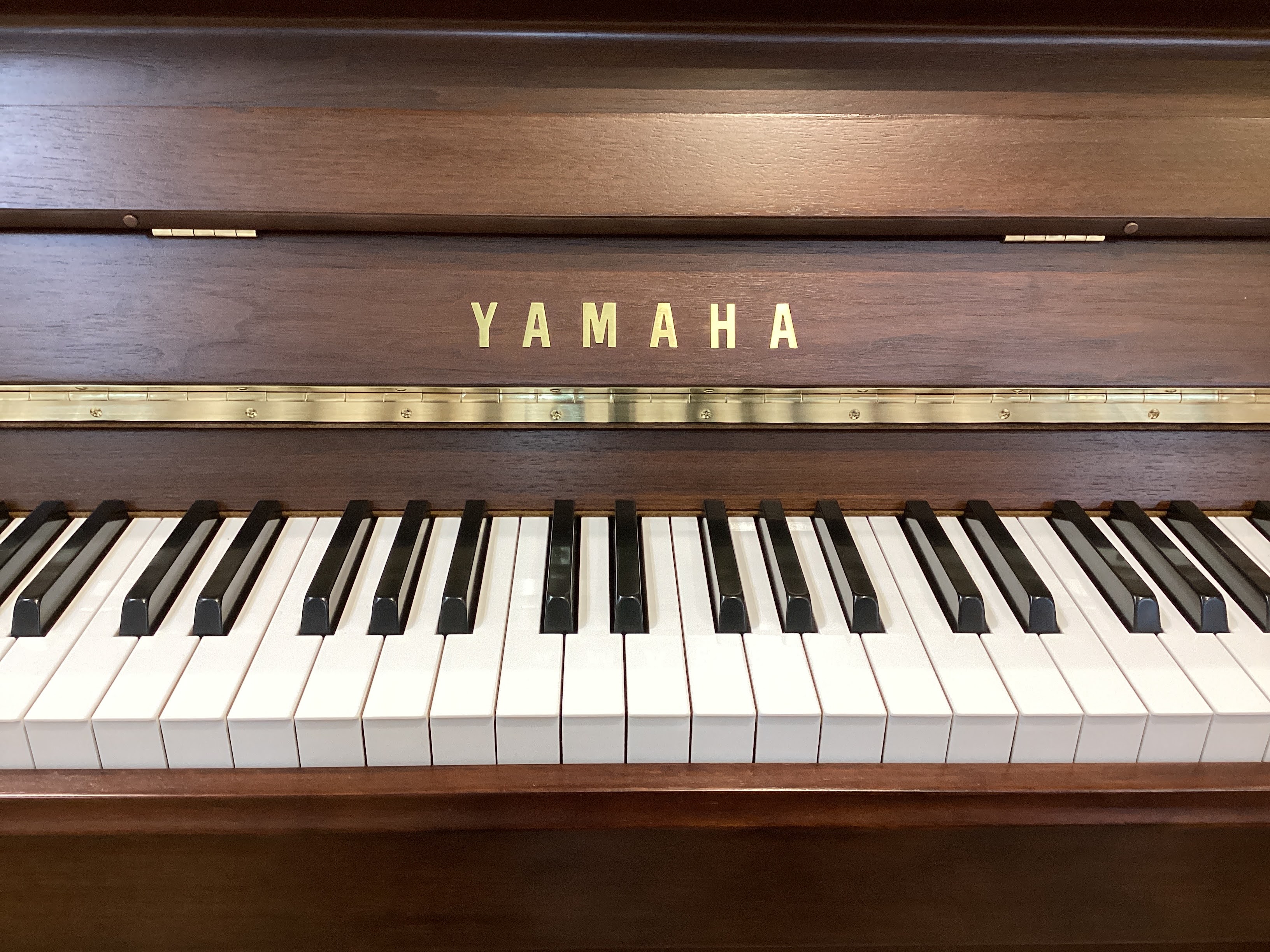 ご成約済～【木目の中古ピアノ】YAMAHA/ヤマハ：MC90WnC（1995年製造
