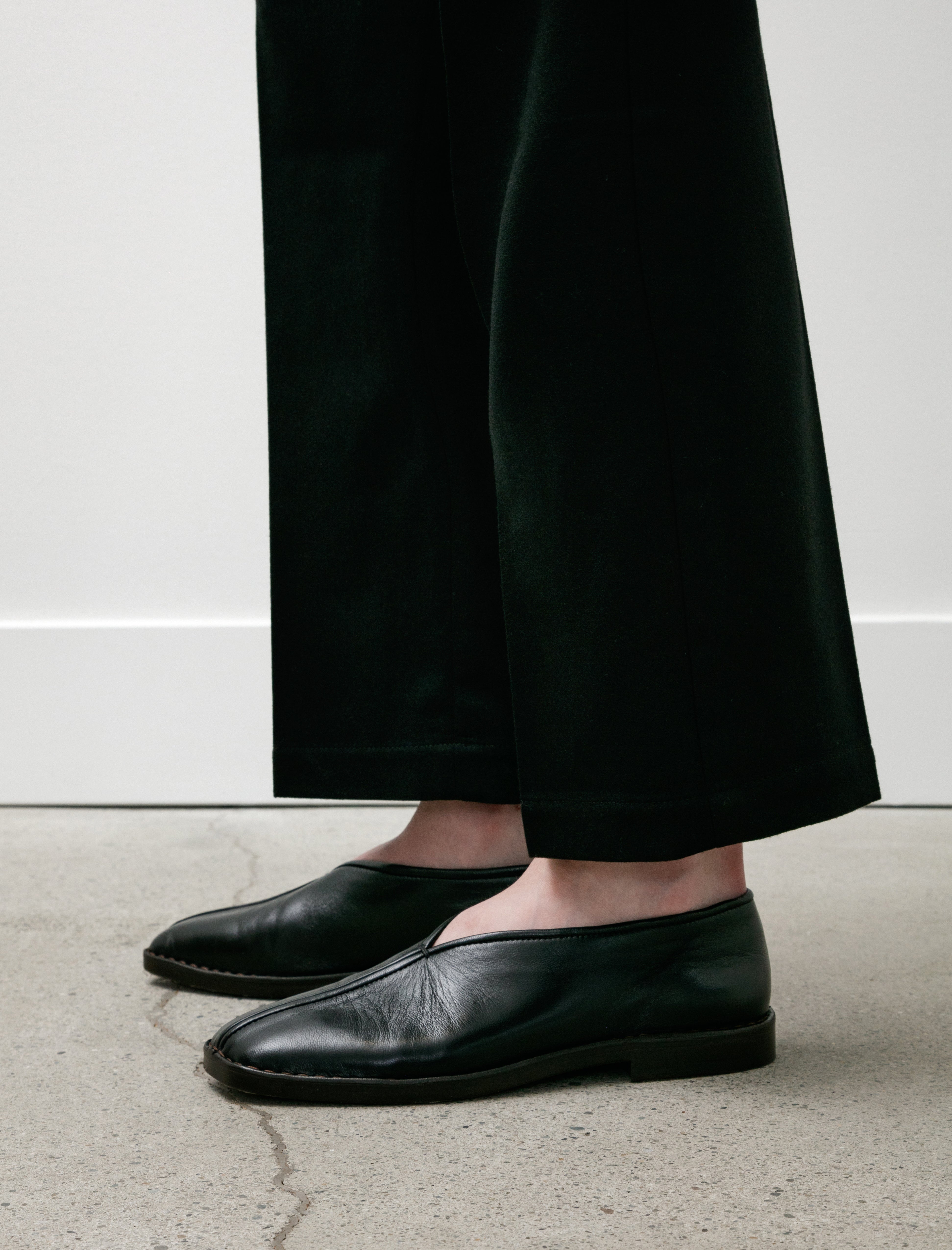 Lemaire Flat Piped Slippers W Black – Neighbour