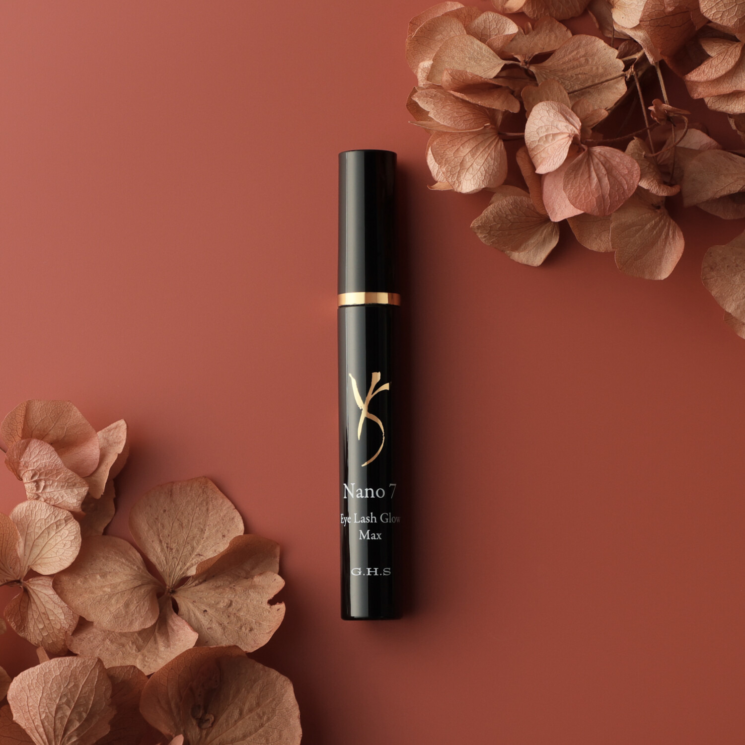 ジーエイチエス 独自技術を用いて開発 まつ毛にハリ・コシを与え 目元