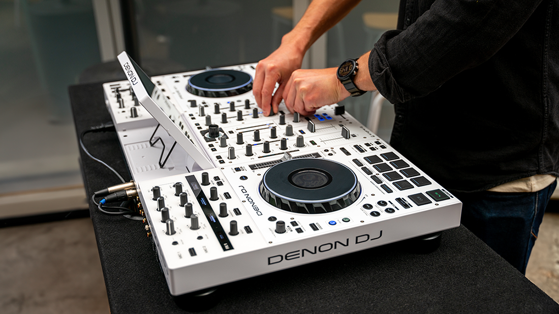 Denon dj PRIME 4 + White edition Standalone dj controller
