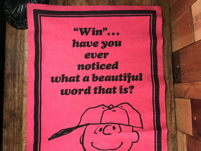 Peanuts Snoopy Charlie Brown “Win” Felt Banner チャーリー