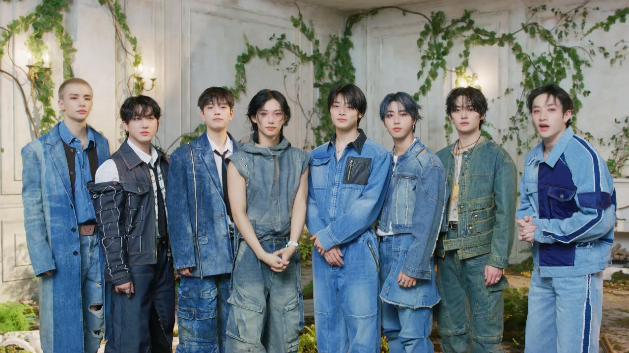 Stray Kids『Hollow』Special Site