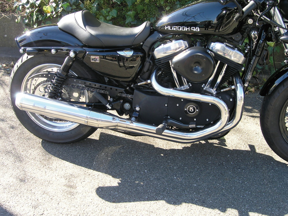 Hyper Orange”2-into-1 Sportster Exhaustハイパーオレンジ