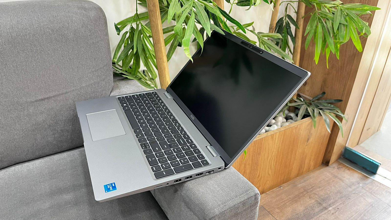 Dell Latitude 5520 Business Class 15.6 with Numpad Laptop - Sunray