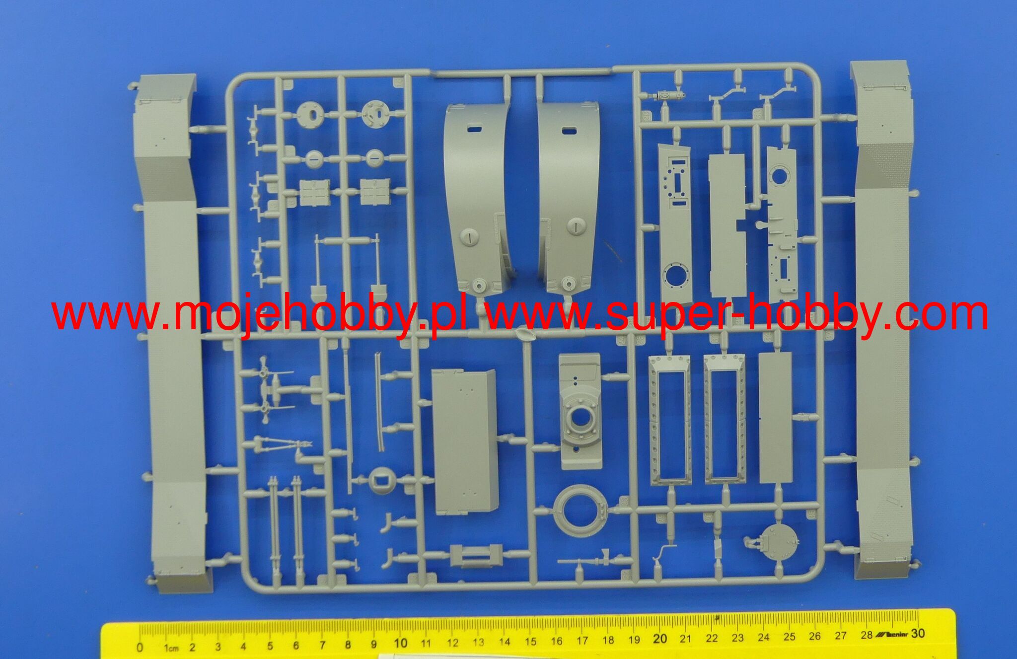 Pz.Kpfw. VI Tiger (P) Full Interior Kit Amusing Hobby 35A061