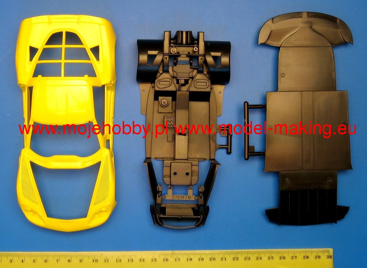 自動車 Revell Corvette C6-R 1:25 2006 Part 1- Revell 1/25 Corvette