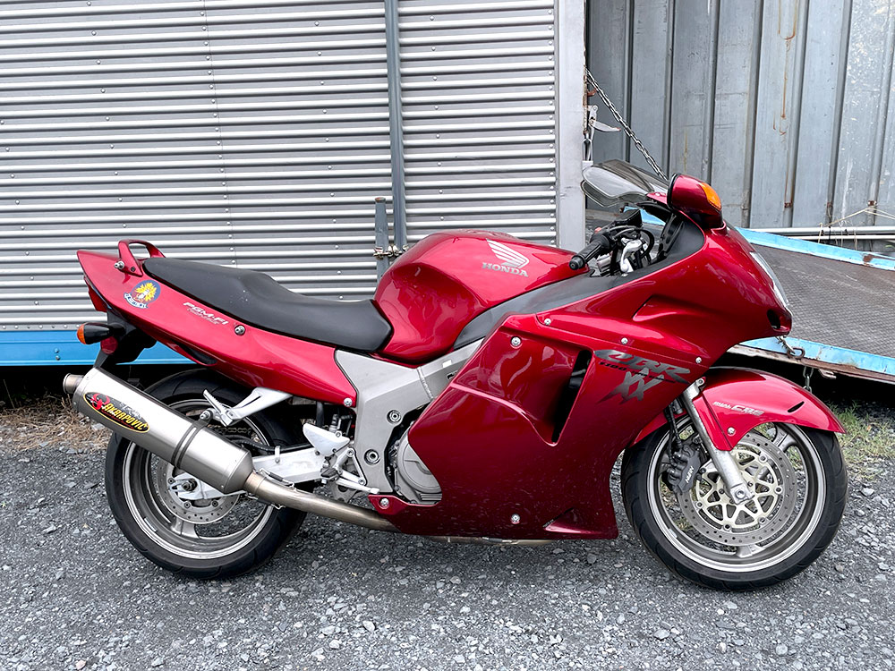 入荷予定！HONDA CBR1100XX ブラックバード – 京都のバイクショップ